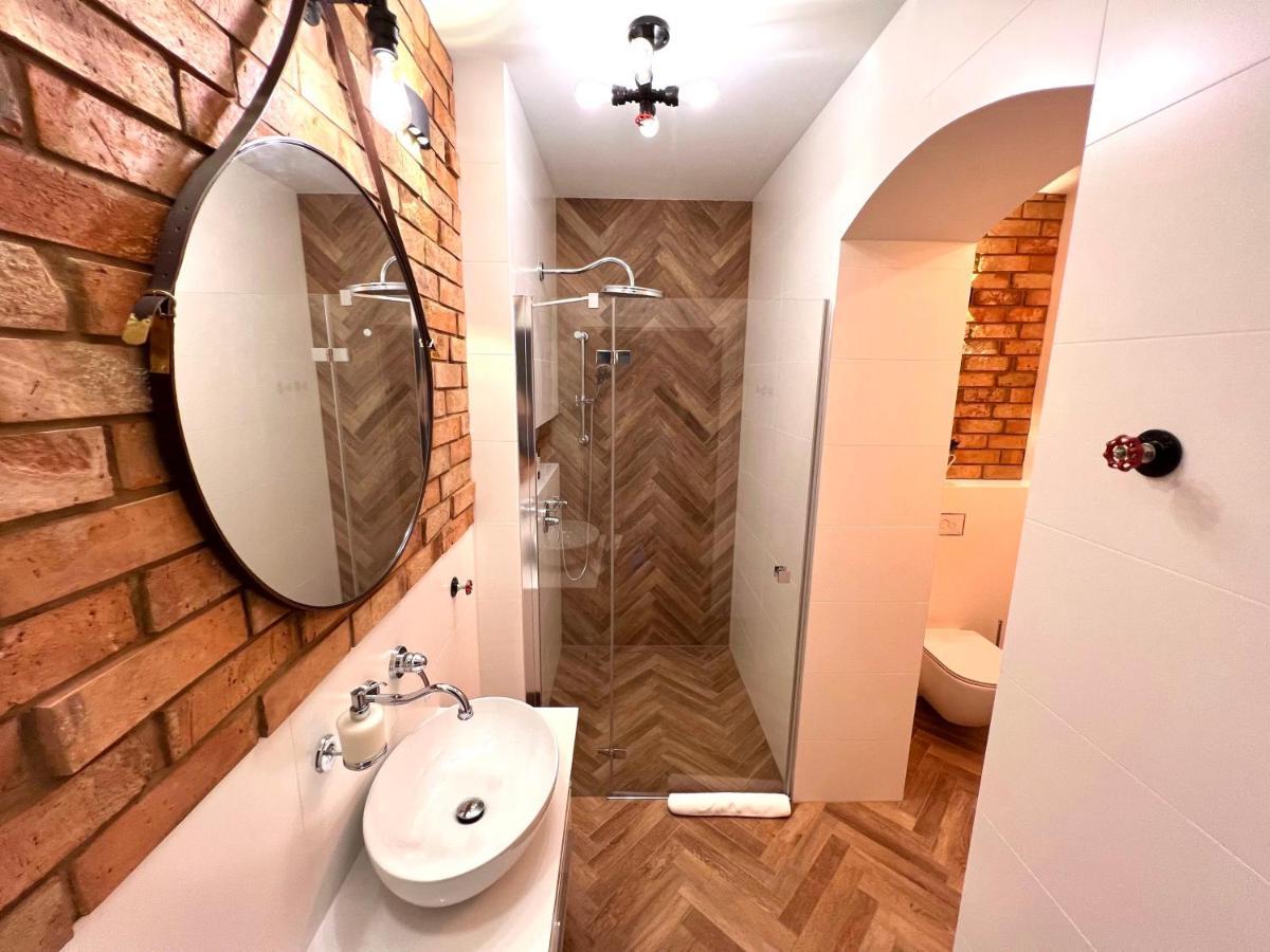 Brick Castle - Apartament Ulrich วรอตซวาฟ ภายนอก รูปภาพ