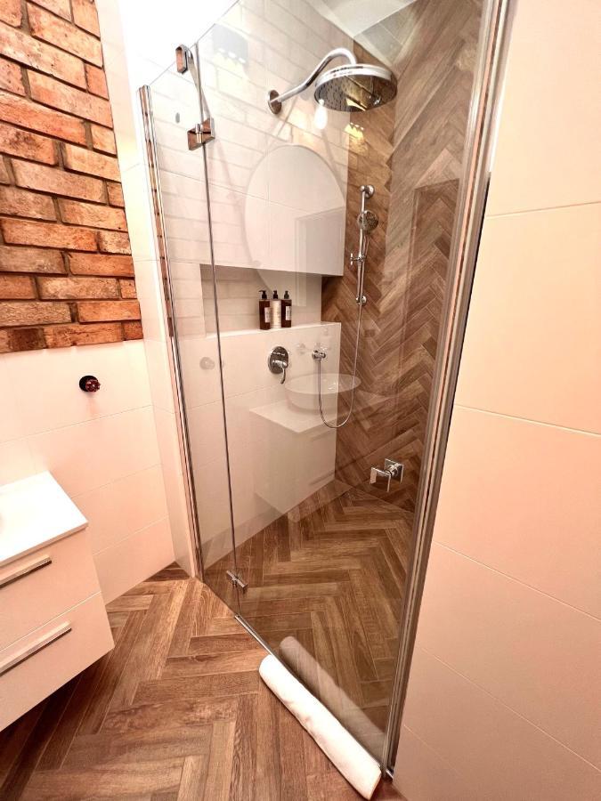 Brick Castle - Apartament Ulrich วรอตซวาฟ ภายนอก รูปภาพ